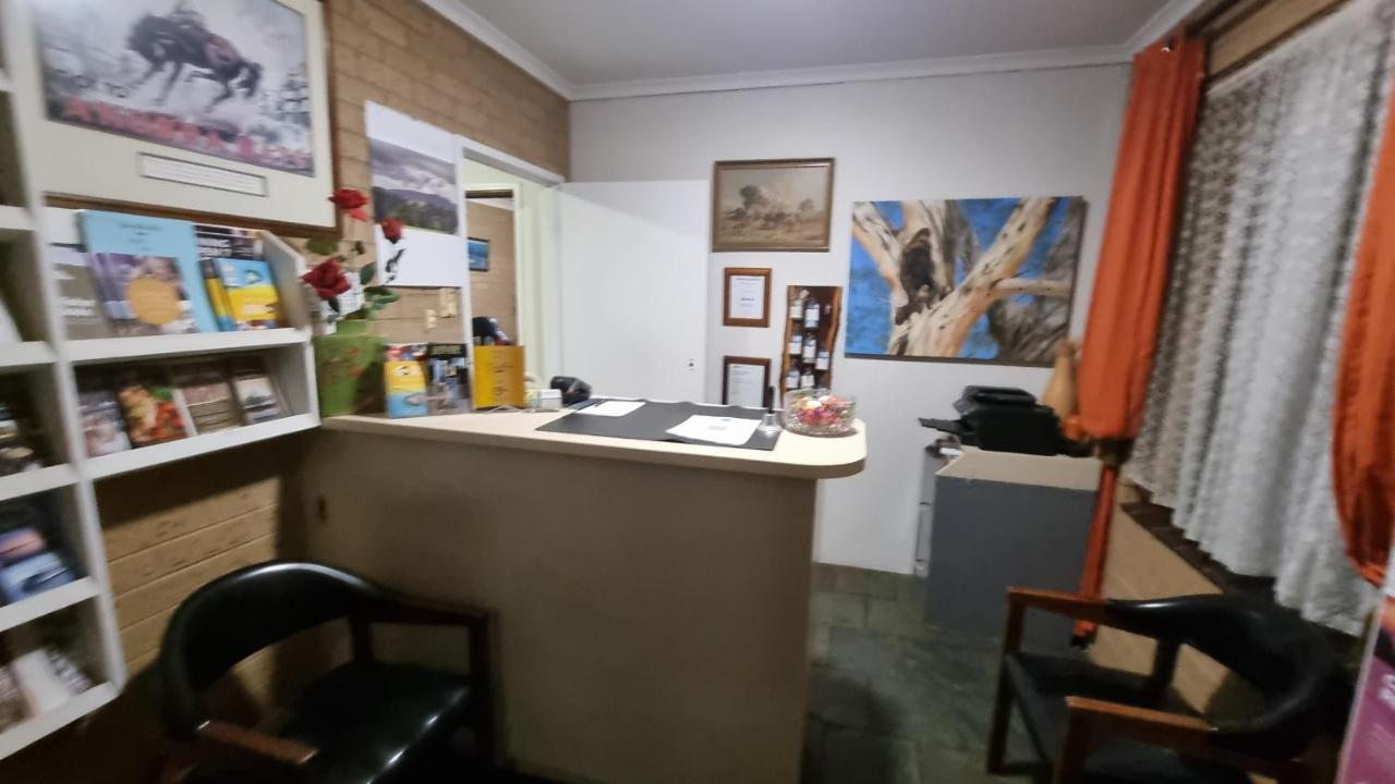 קורווה Lone Pine Motel מראה חיצוני תמונה