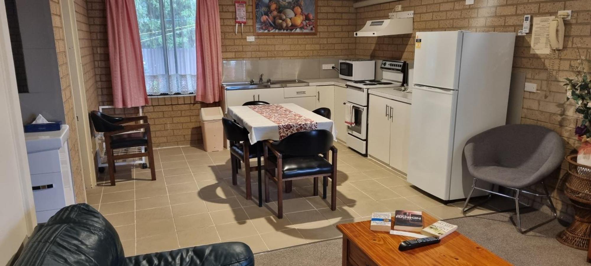 קורווה Lone Pine Motel מראה חיצוני תמונה