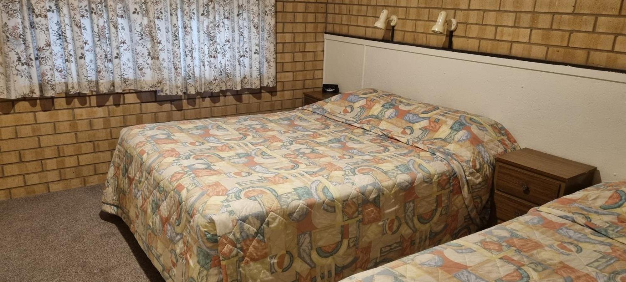 קורווה Lone Pine Motel מראה חיצוני תמונה