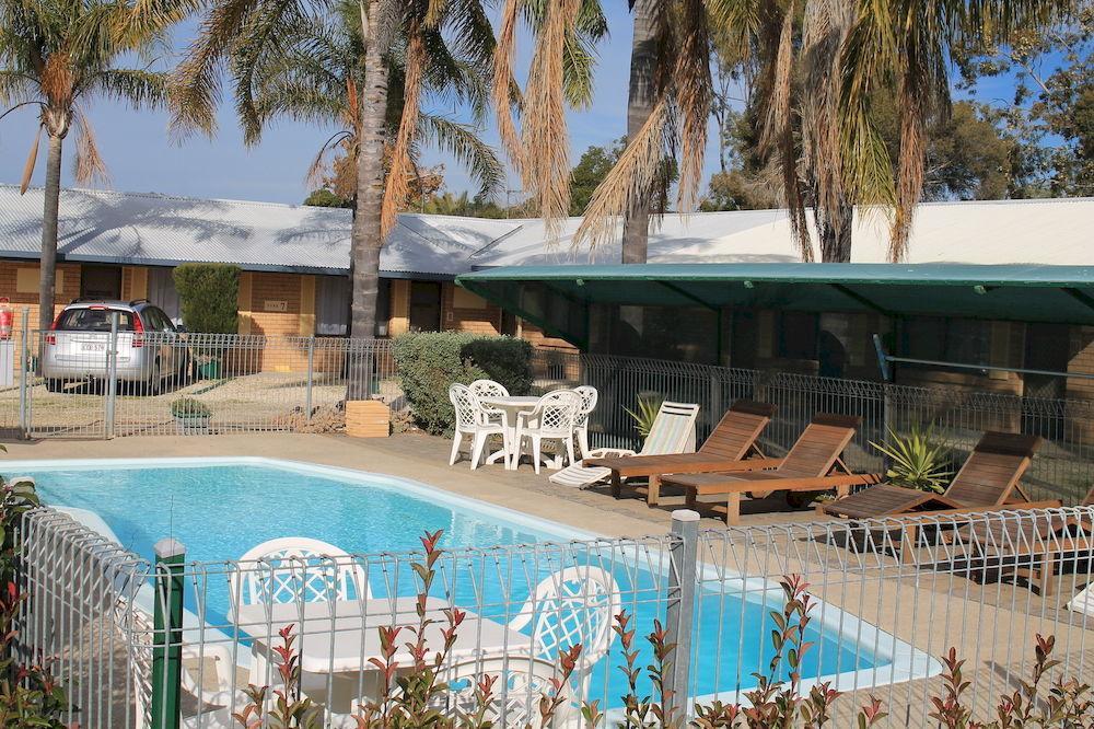 קורווה Lone Pine Motel מראה חיצוני תמונה
