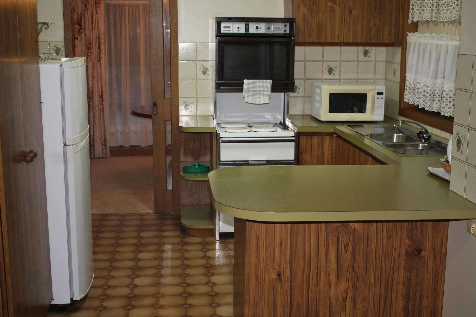 קורווה Lone Pine Motel מראה חיצוני תמונה