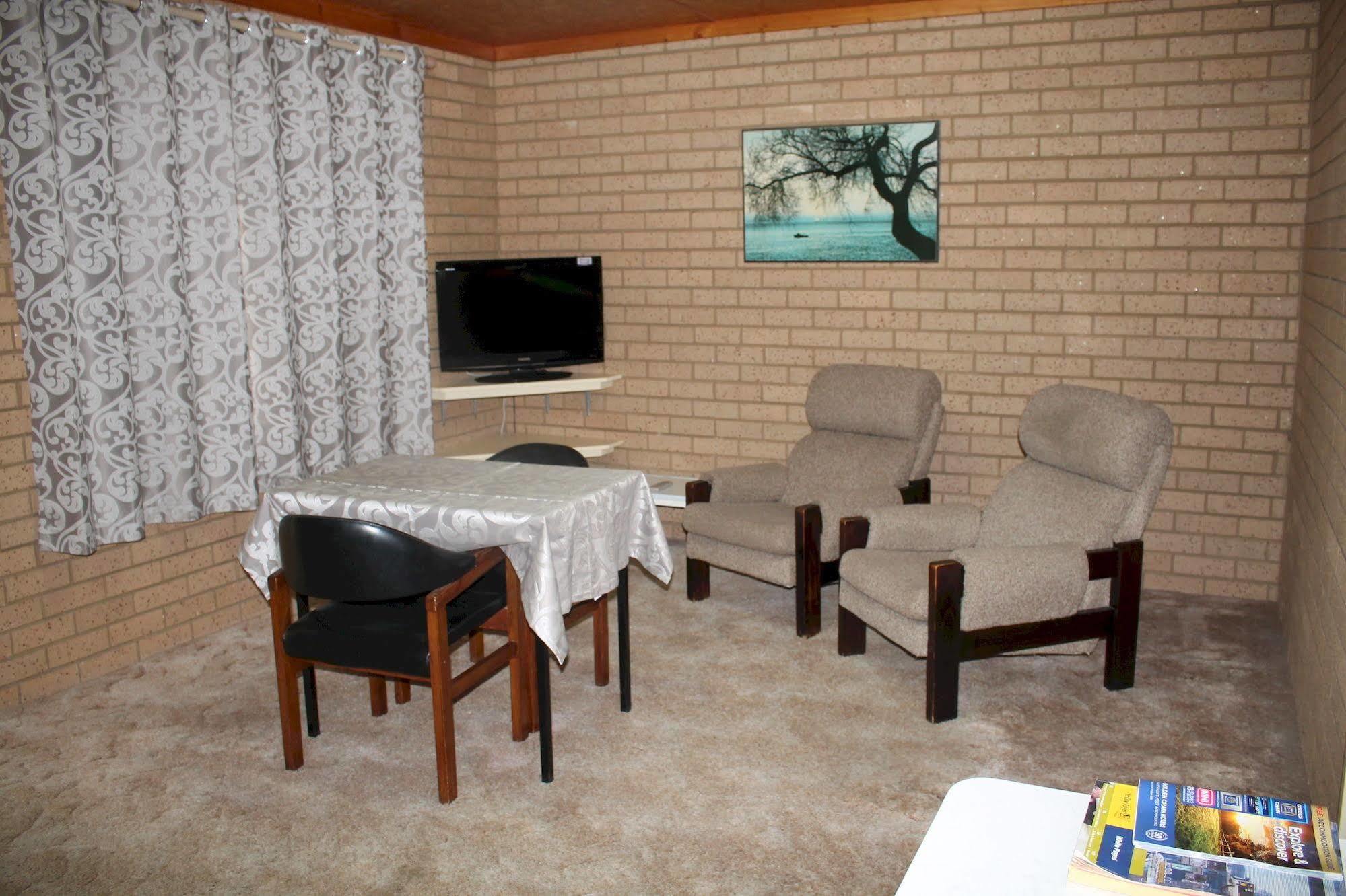 קורווה Lone Pine Motel מראה חיצוני תמונה