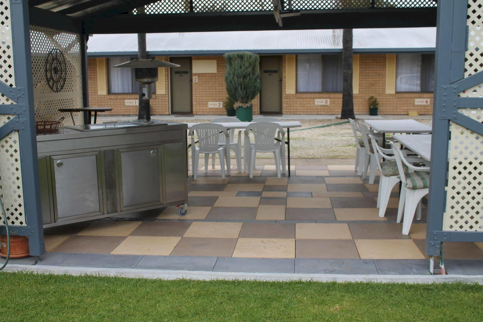 קורווה Lone Pine Motel מראה חיצוני תמונה