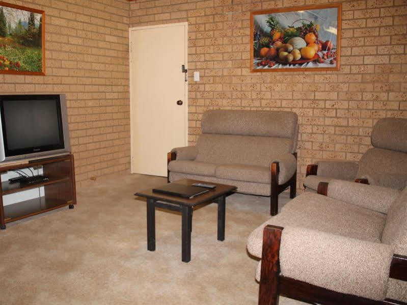 קורווה Lone Pine Motel מראה חיצוני תמונה