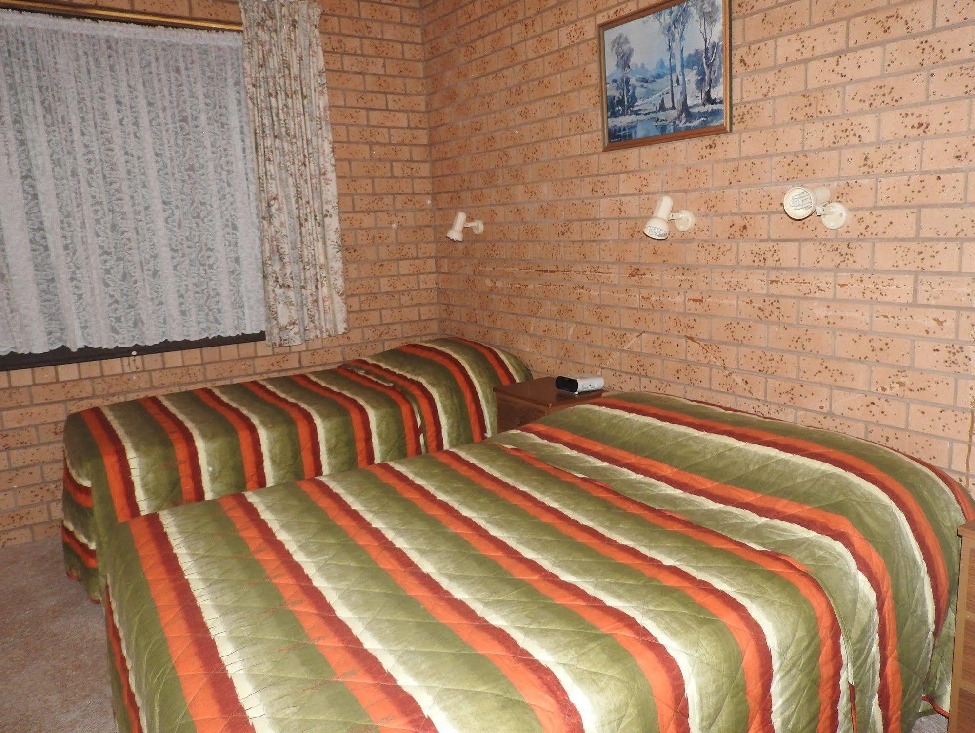 קורווה Lone Pine Motel מראה חיצוני תמונה
