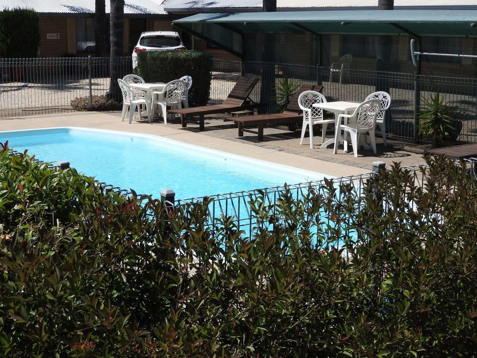 קורווה Lone Pine Motel מראה חיצוני תמונה